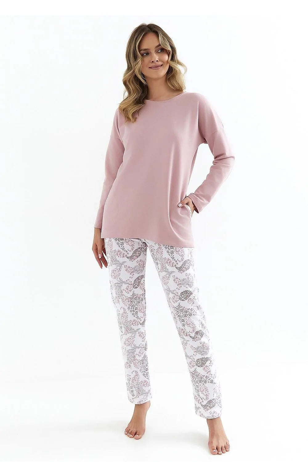 Pyjama femme Cana confort style classique tons neutres coupe ample manches longues pantalon long motif floral