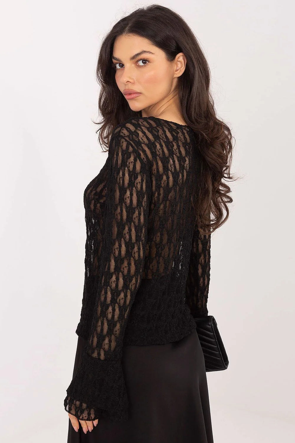 blouse dentelle noire manches longues volants cloche encolure bateau ajustée viscose élasthanne stretch semi transparente chic soirée élégante féminine confortable