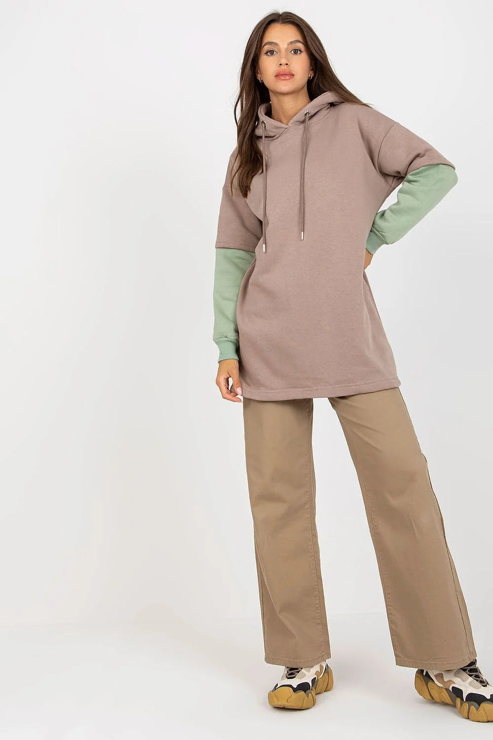 Sweatshirt à capuche femme style décontracté coupe ample coton élasthanne couleur taupe manches longues capuche ajustable