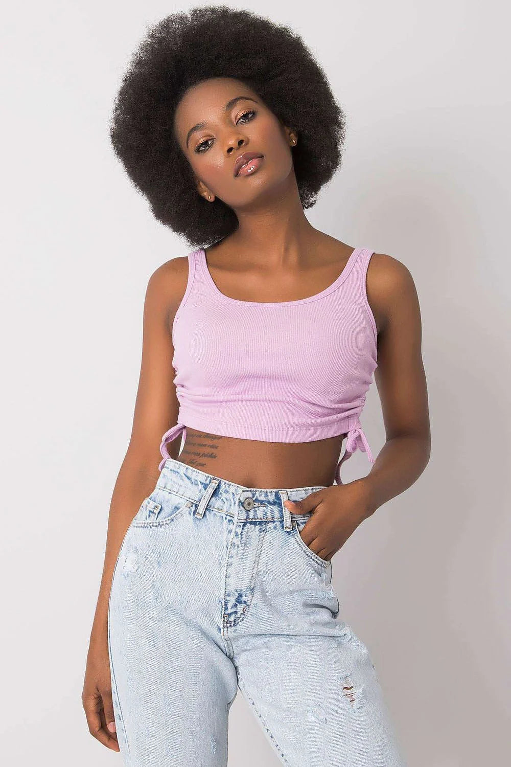 Ensemble mode femme haut crop top côtelé lilas pantalon jeans taille haute délavé