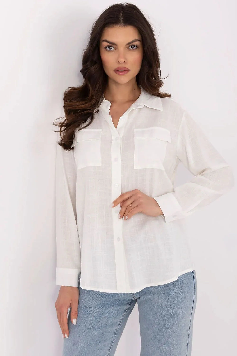 chemise longue blanche lin viscose manches longues ample col classique boutons poignets boutonnés poches poitrine voile léger translucide texturé respirant