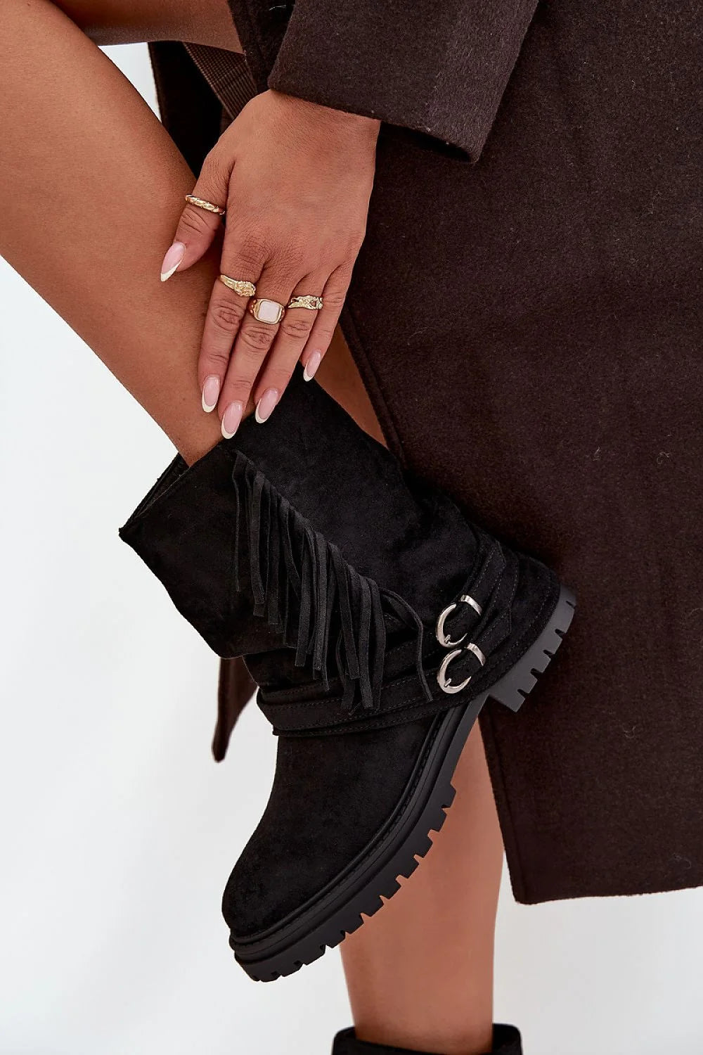 bottines femme suédine daim noir franges latérales double brides boucles argentées semelle crantée caoutchouc talon bas doublure chaude