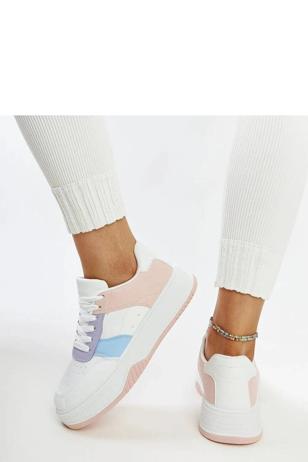 sneakers femme blanches similicuir pastel rose lilas bleu ciel semelle plateforme épaisse perforée respirante lacets rembourrée cheville antidérapante rétro confortable