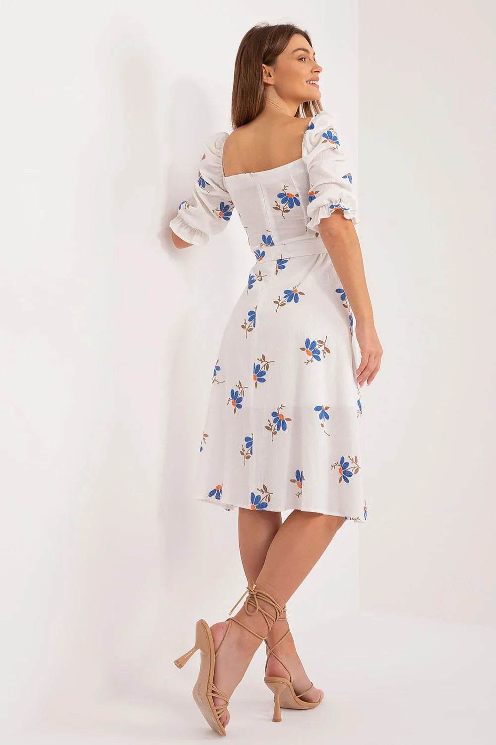 Robe de jour Lakerta mid-length été coupe évasée décolleté carré manches mi-longues motifs floraux coton blanc orange bleu ceinture tissu respirant femmes