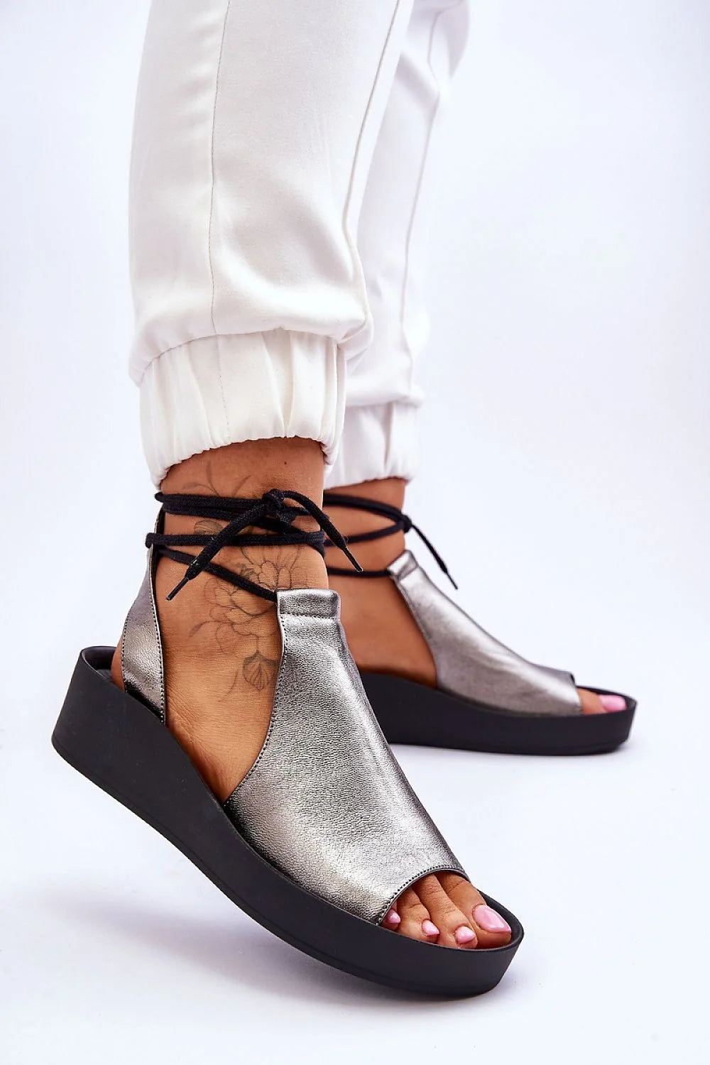 Sandales femmes style moderne audacieux cuir naturel semelle compensée talon 4cm plateforme 2.5cm argent métallique noir