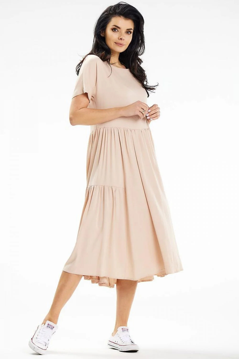 Robe de jour design fluide style casual-chic couleur beige clair femme manches courtes encolure bateau coupe ample taille haute summer dress