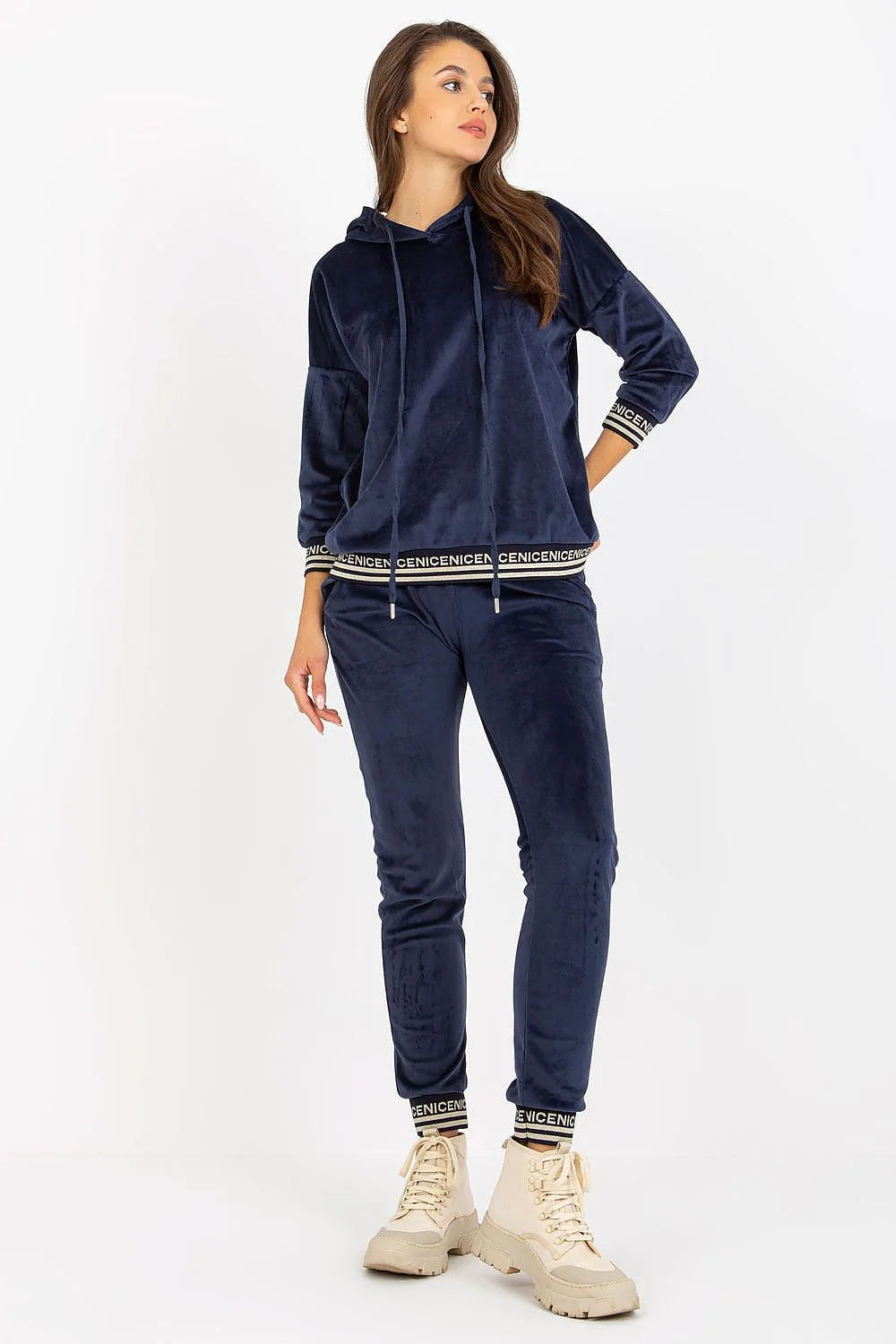Ensemble détente pour femmes en velours noir manches longues capuche ajustée pantalon élasthanne viscose