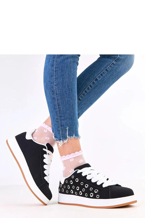 baskets femme basses noires simili cuir suédé lacets larges blancs œillets métalliques clous décoratifs semelle plateforme blanche 3cm confort urbain