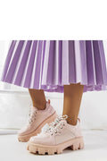 Baskets femme design moderne sportif inspiration féminine rose pâle matériaux mixtes semelle crantée lacets métalliques confortable tendance