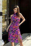 Robe de jour Bicotone imprimé animalier abstrait couleurs violet rose orange coupe ajustée col haut fente latérale polyester viscose