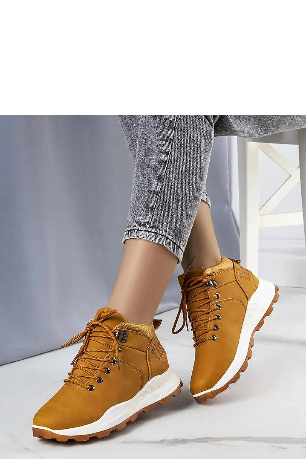 bottines trappeur femmes suédine camel effet nubuck synthétique montante col rembourré huit oeillets métalliques semelle blanche