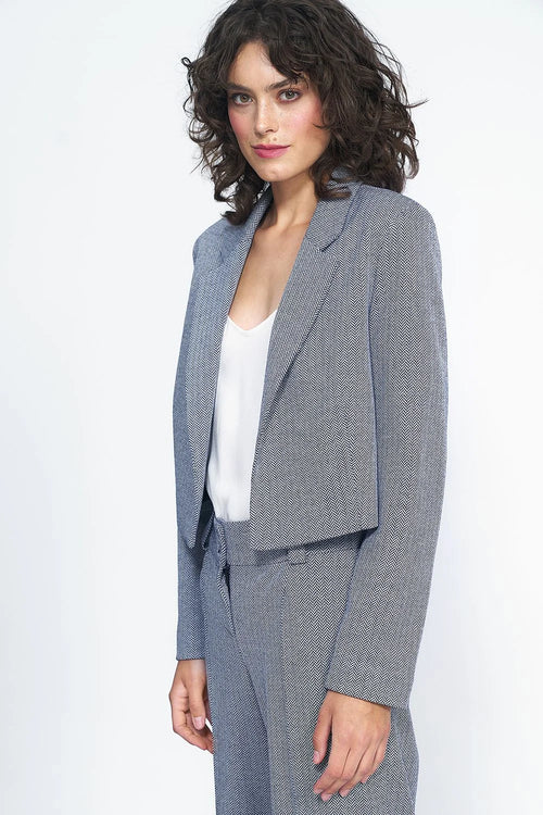 blazer cropped court femme tailleur coordonné tissu tissé texturé microchevrons bleu gris structuré revers crantés manches longues taille haute élégant