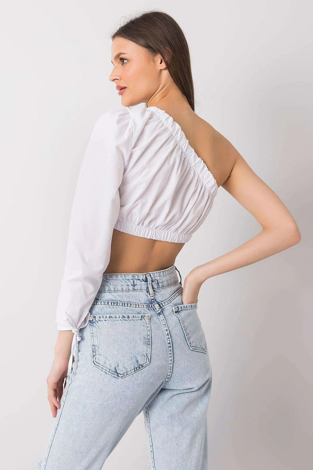 Chemisier asymétrique pour femme en coton blanc manche longue élastique encolure froncée style moderne coupe cropped