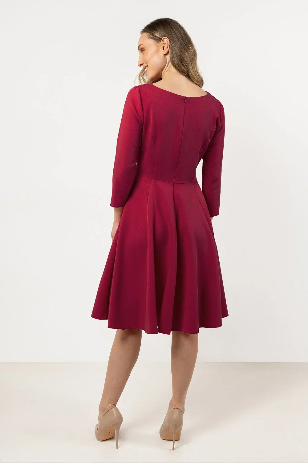 Robe de jour élégante pour femme couleur rouge coupe patineuse manches 3/4 waist cintré matière douce et confortable