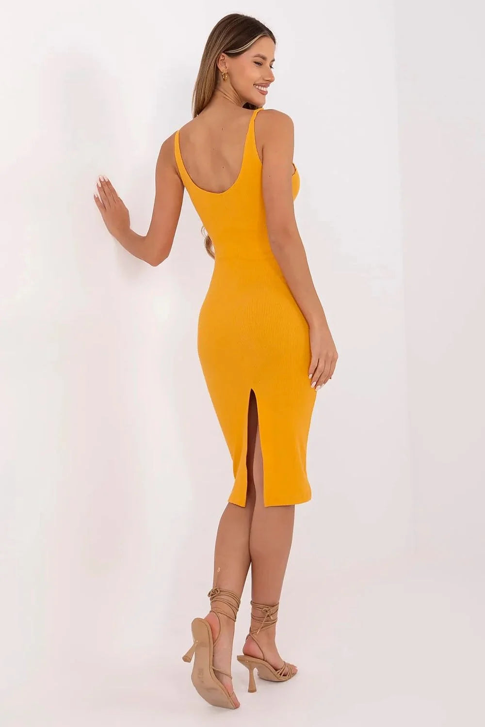 Robe de jour élégante Rue Paris style minimaliste jaune vif matériau élastique coton élasthanne coupe ajustée midi bretelles fines décolleté en V occasions diverses