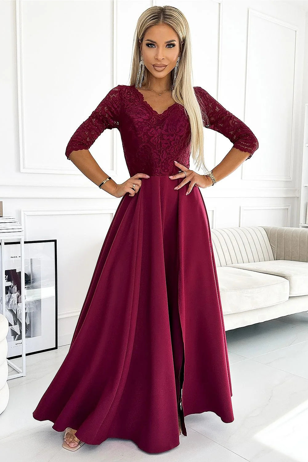 robe longue élégante manches longues dentelle bordeaux corsage floral décolleté V taille cintrée jupe évasée fente soirée mariage gala sophistiquée