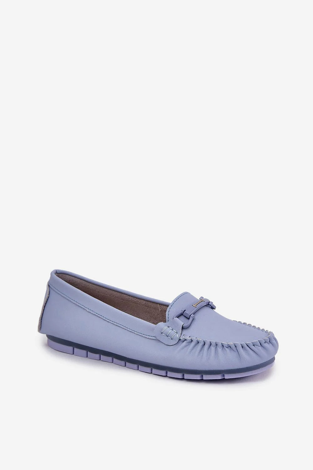 mocassins femme lavande pâle cuir naturel similicuir bout arrondi surpiqûres mors métallique bride décorative semelle caoutchouc crantée antidérapante talon plat