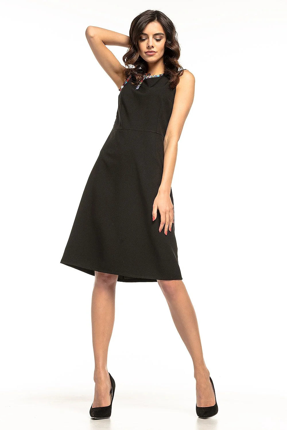 Robe midi en coton noir élégante et évasée, idéale pour bureau et sorties décontractées