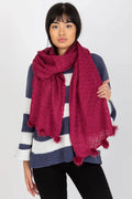 écharpe volumineuse bordeaux oversize maille douce gaufrée pompons étole pull rayures noir blanc tricot épais manches évasées coupe décontractée sophistiquée