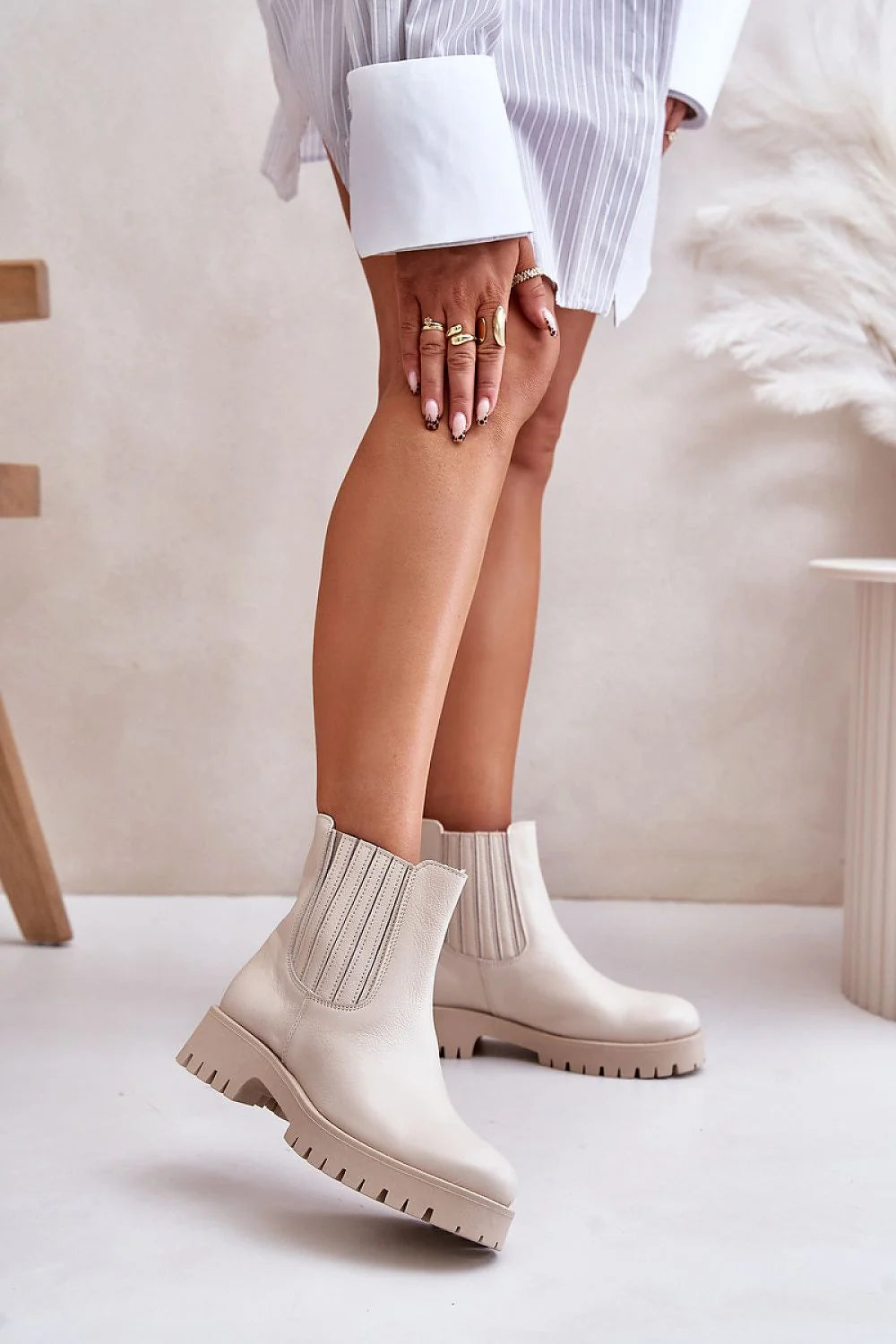 Bottines femmes cuir beige Chelsea élégantes élastiques confortables talon plat semelle caoutchouc occasion quotidienne mode moderne
