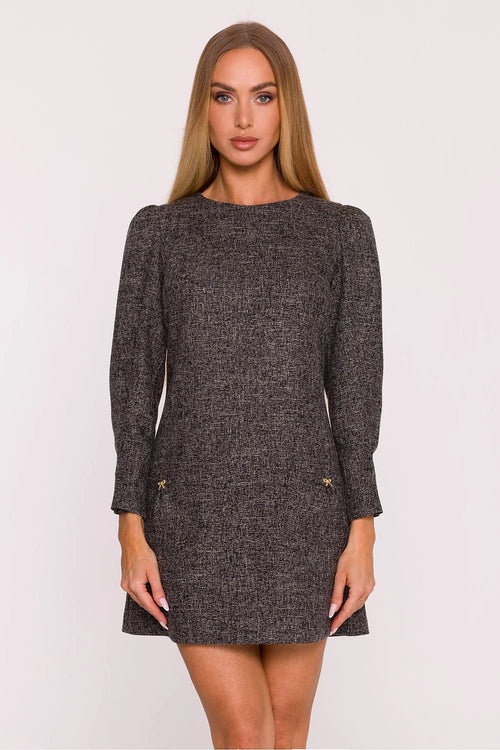 robe tweed chiné gris anthracite courte manches longues froncées épaules poches bijoux nœuds dorés trapèze ajustée hanches mini structurée bouclée