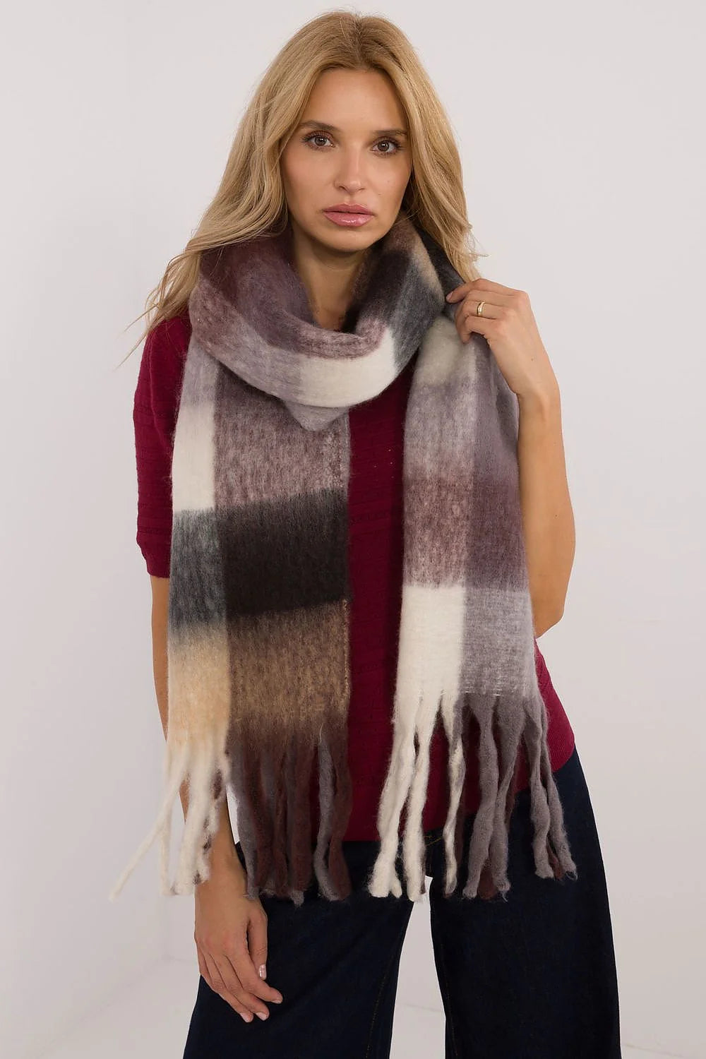 Écharpe pour femme en polyester motif carreaux大 doux et chaud avec franges décoratives hiver élégant et polyvalent
