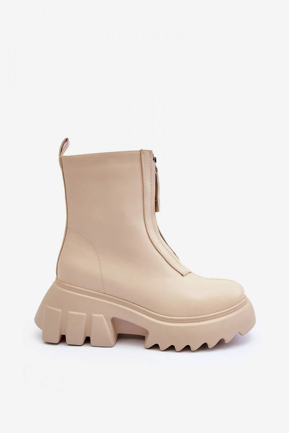 Bottes Step in style pour femmes, design moderne, plateforme massive, cuir écologique, style élégant, confort maximal, talon 8 cm, hauteur tige 17 cm, couleurs neutres, look urban, occasion quotidienne, soirée, fashion, tendance