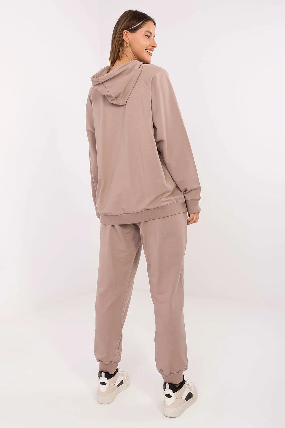 ensemble survêtement femme taupe molleton doux extensible coton élasthanne sweat capuche oversize cordon embouts métalliques broderie zircons subtils