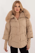 Veste matelassée femme style moderne oversize couleur beige doux polyester isolation synthétique capuche fausse fourrure détachable manches larges hiver automne