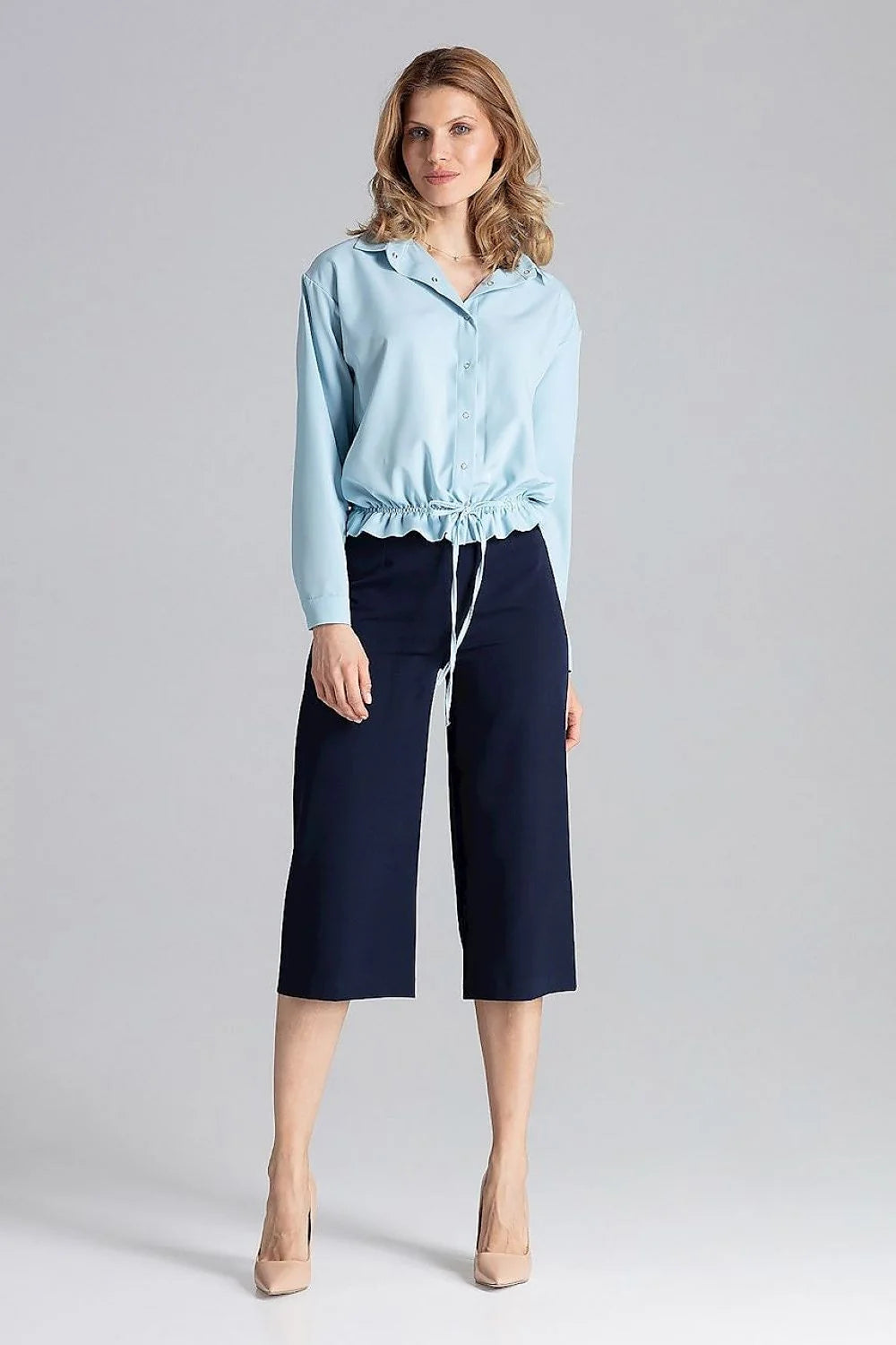 Chemise femme manches longues bleu clair élasthanne polyester coupe ample détails cordon ajustable finitions ciselées mode printemps été