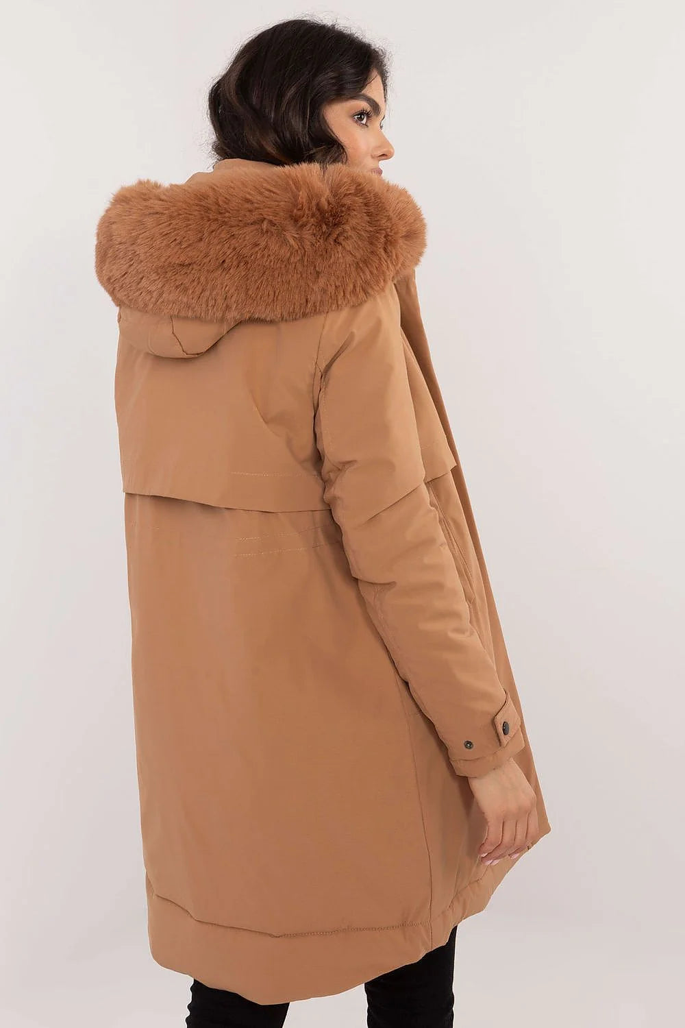 Parka Veste Femme Longue en Polyester Duvet Synthétique Fourrure Artificelle Beige Camel Poches Zip Fermeture Éclair Ajustée Coupe Moderne
