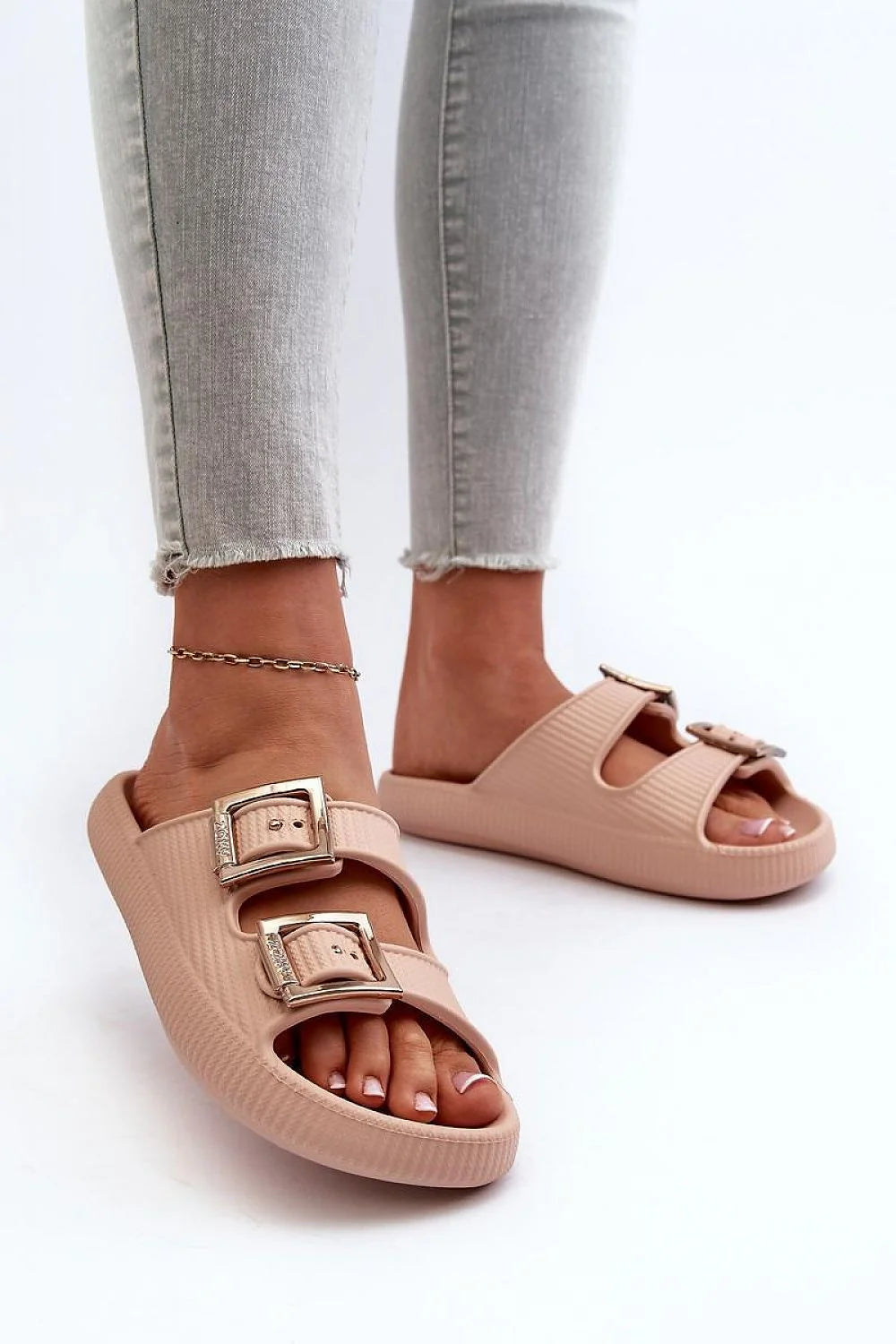 Sandales femme style moderne et décontracté beige rosé sangles ajustables boucles métalliques talon légèrement surélevé confort maximal ZAXY