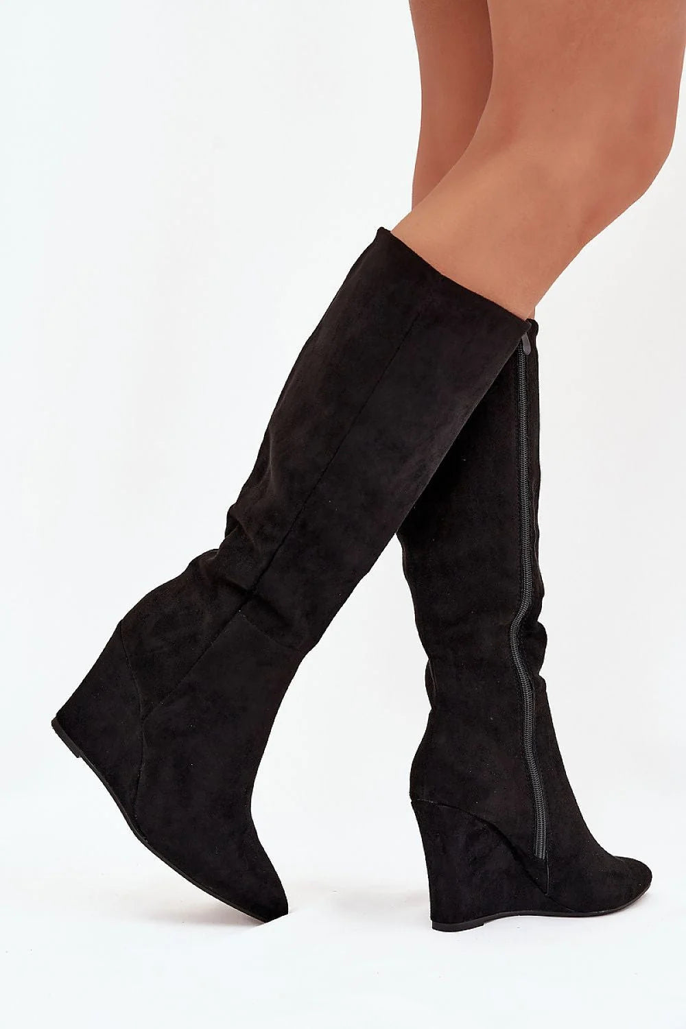bottes femme suédine écologique noire tige haute genou talon compensé bout amande doublure fausse fourrure zippée confort chaleur élégantes chic