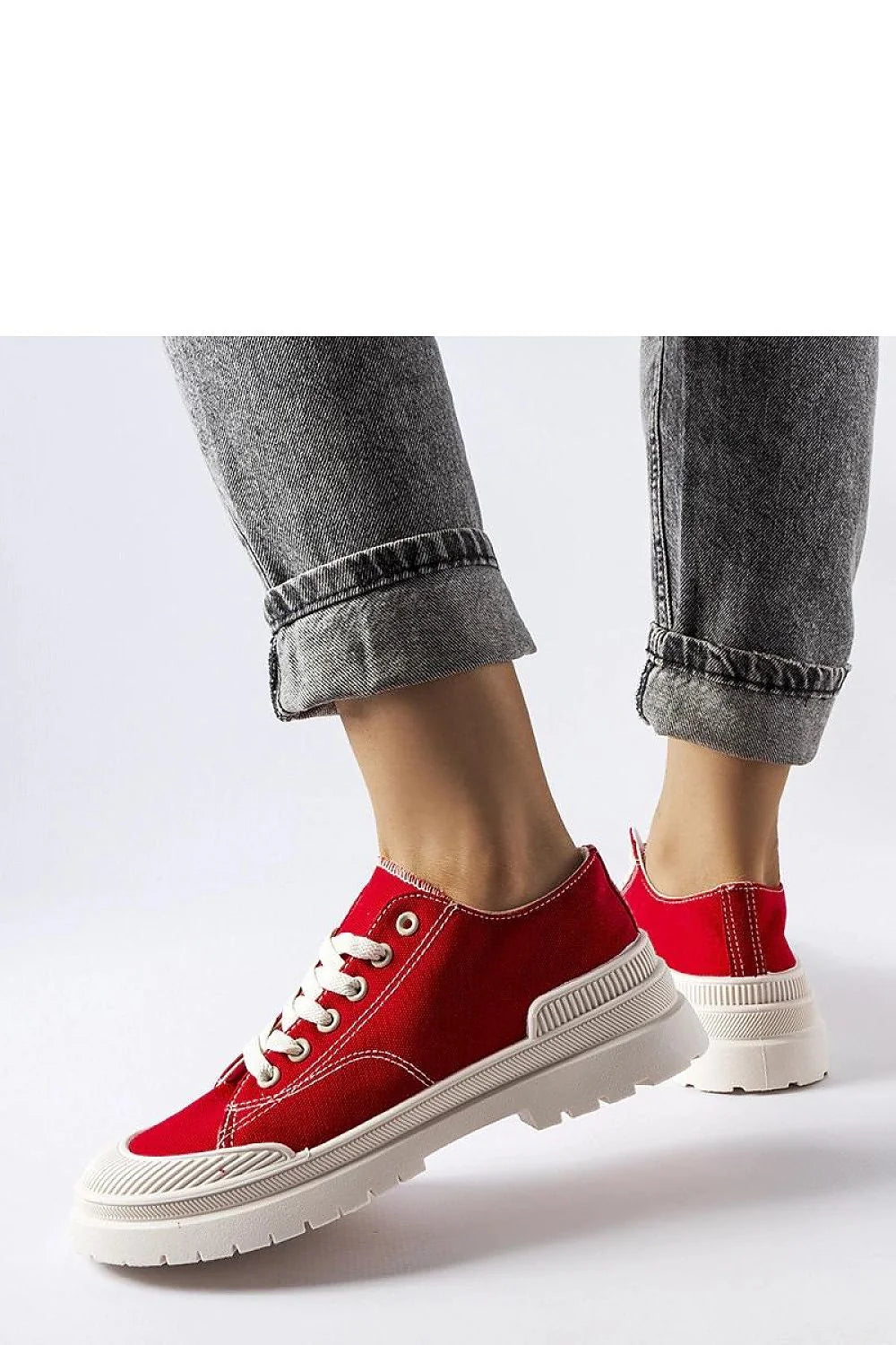 Baskets femmes rouge vif design moderne casual lacets blancs semelle caoutchouc motifs gaufrés confort durabilité