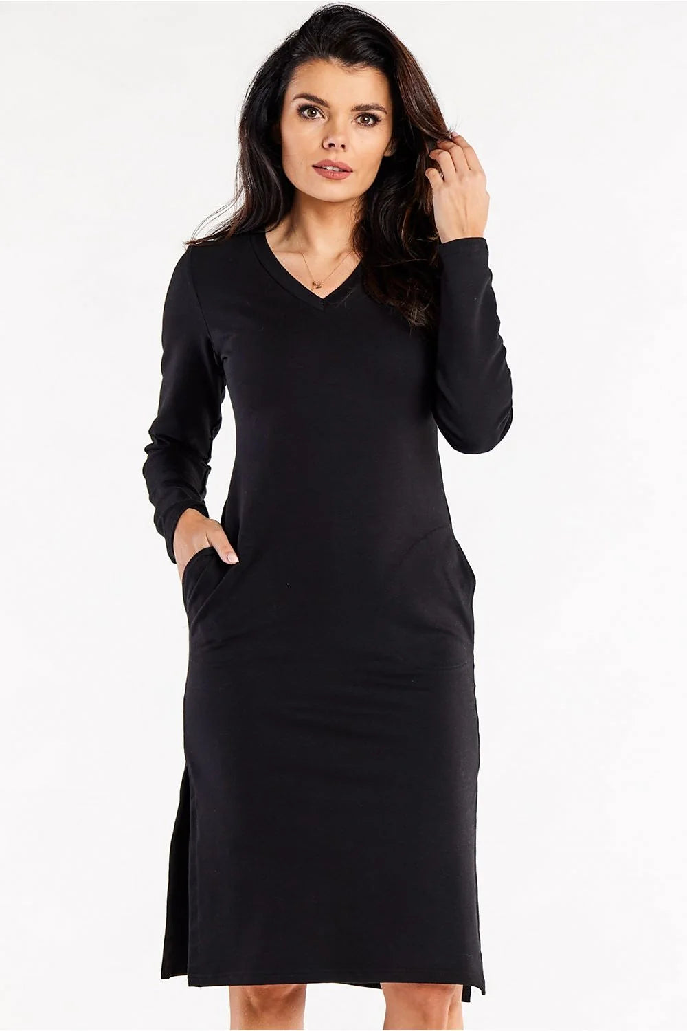 robe midi noire manches longues col V maille jersey extensible coton élasthanne coupe ajustée fentes latérales poches discrètes confortable élégante