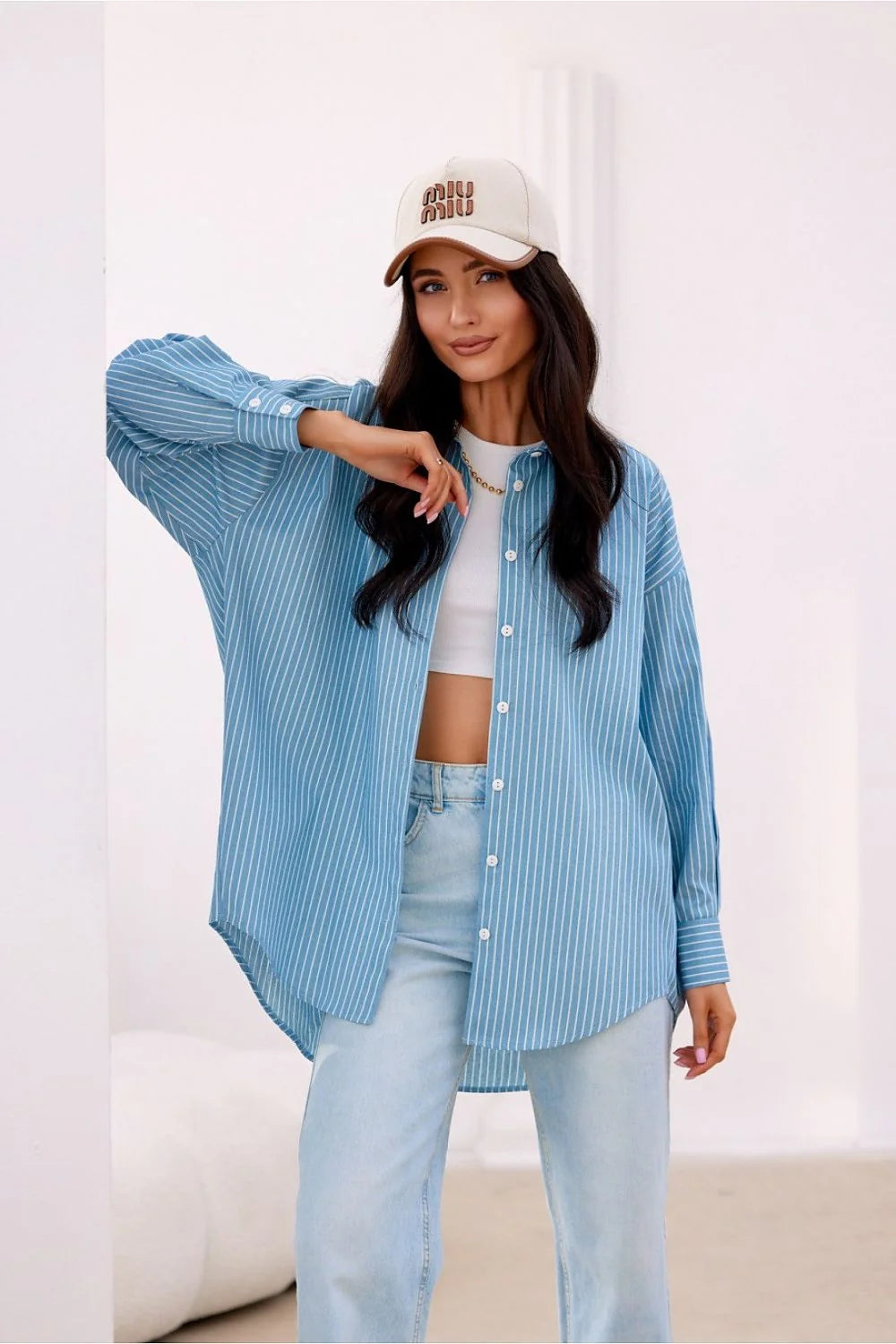 Chemise manche longue Roco Fashion style casual oversize rayures fines bleu clair coton 100% coupe asymétrique poignets boutonnés femme