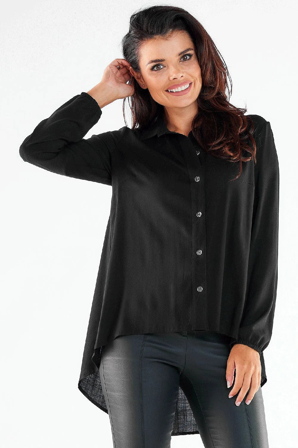 Chemise élégante pour femme longues manches design asymétrique dos allongé style moderne blanc coupe ample