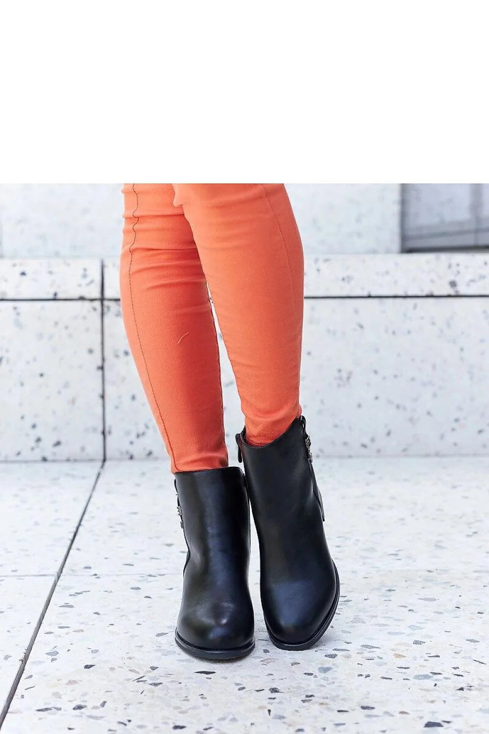 Bottines noires à talon stiletto en cuir verni de haute qualité, fermeture éclair latérale, bandes métalliques argentées, confortable, polyvalente pour femme, mode urbain et professionnel