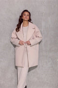 manteau femme oversize mi cuisse laine mélange rose poudré coupe droite épaules tombantes grand col cranté poches passepoilées bouton unique
