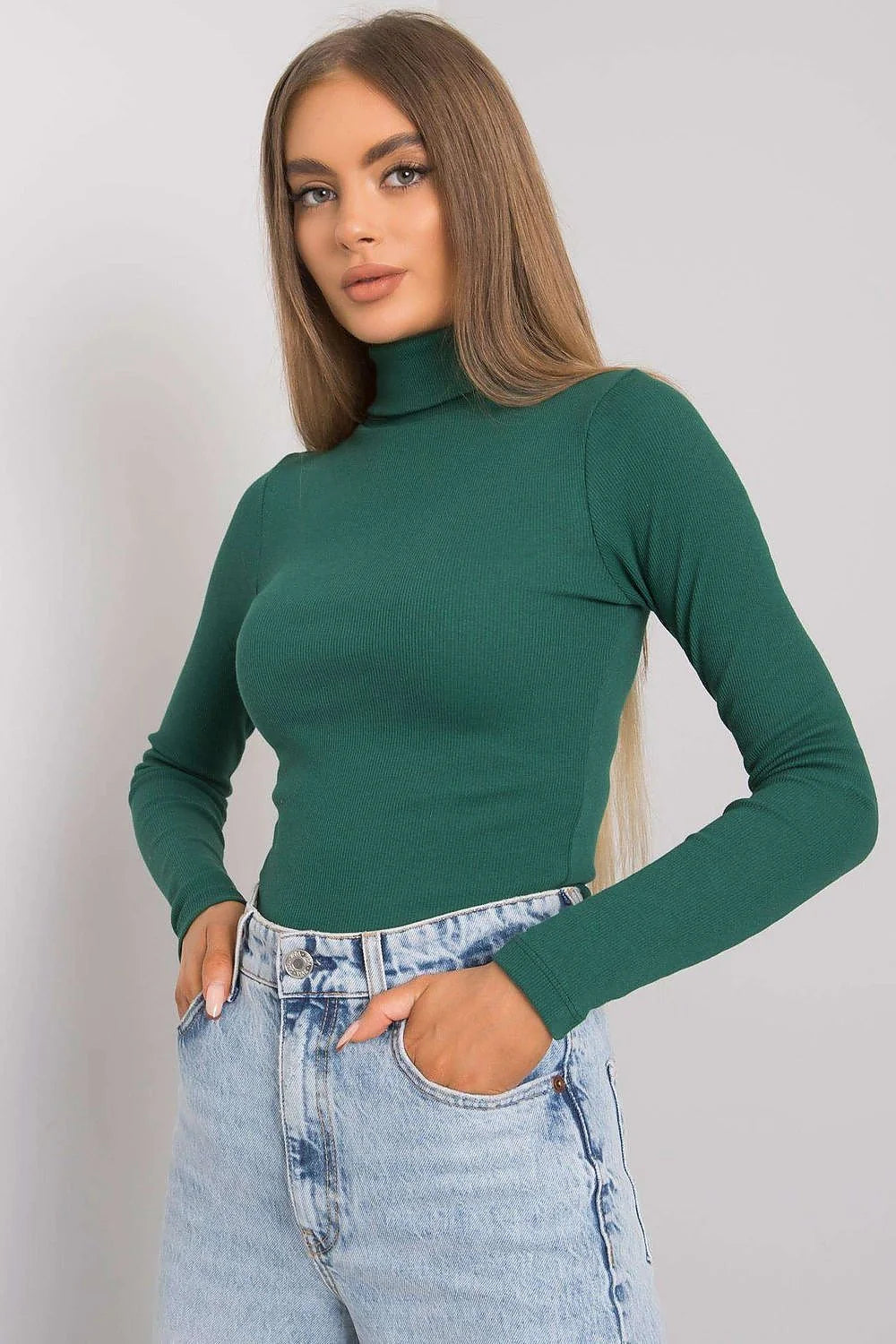 Haut à col roulé élégant pour femme en maille fine, couleur rouge audacieuse, coupe ajustée, manches longues, fabrication de qualité, idéal pour tenues sophistiquées