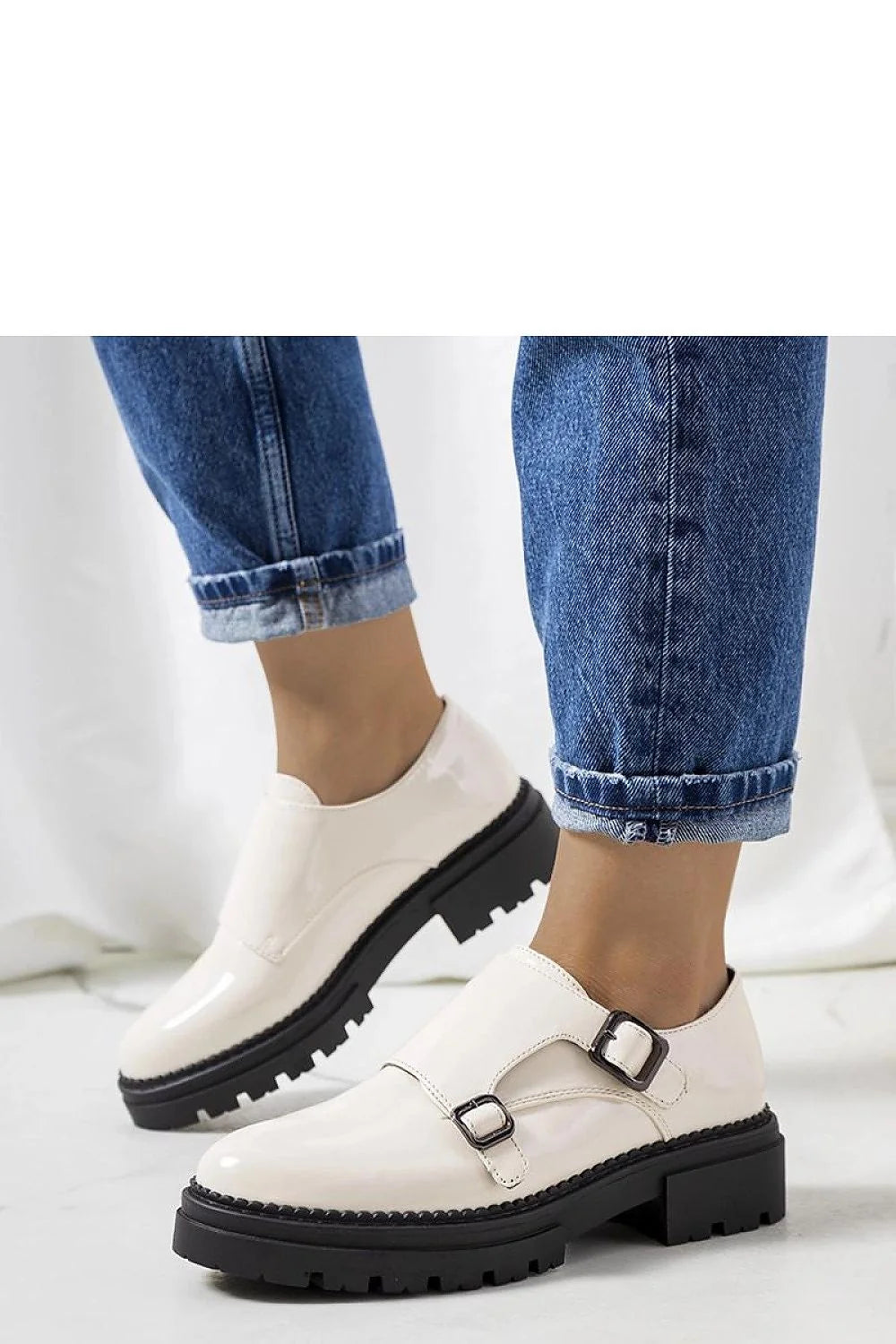 Chaussures basses pour femmes, design moderne, Derby, cuir verni, semelle crantée, couleur crème, confort, style élégant, occasion polyvalente, finitions luxueuses, idée cadeau, mode actuelle, tendance saisonnière, collection automne-hiver