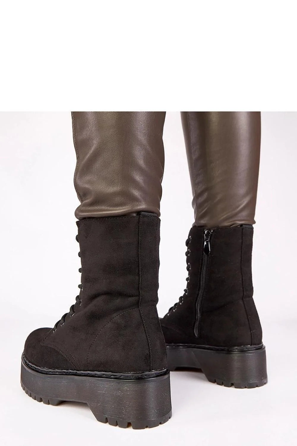 bottines montantes femme cuir suédé noir plateforme 5cm semelle crantée lacets œillets fermeture éclair latérale doublure chaude confortable