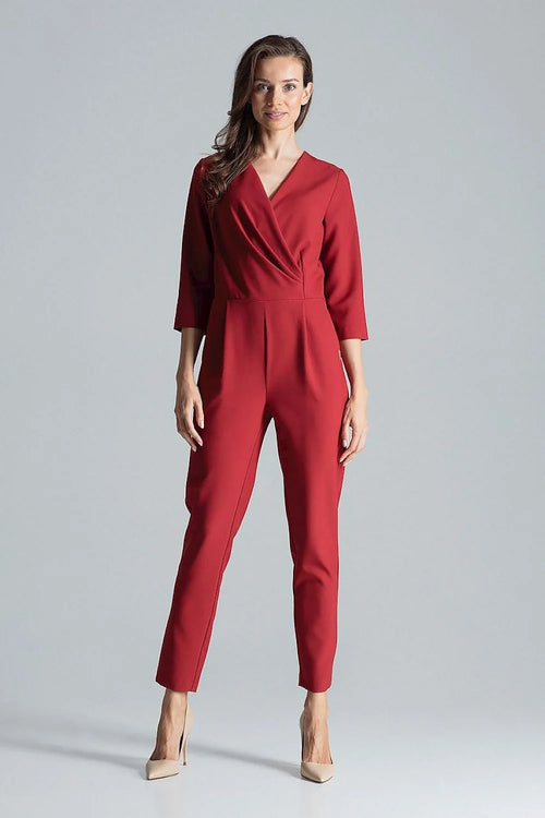 combinaison pantalon femme rouge bordeaux élégante moderne ajustée manches trois quarts col cache coeur polyester taille marquée jambes fuselées cheville