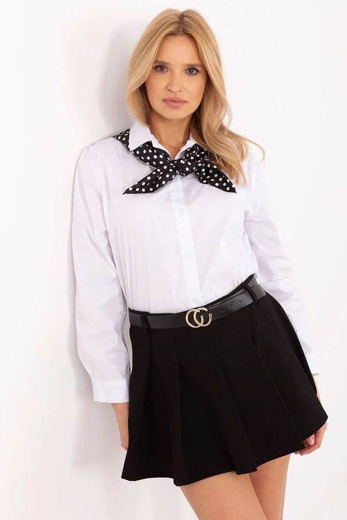 Chemise longue manches blanche classique col pointu élasthanne coton femme jupe noire écharpe foulard ceinture dorée