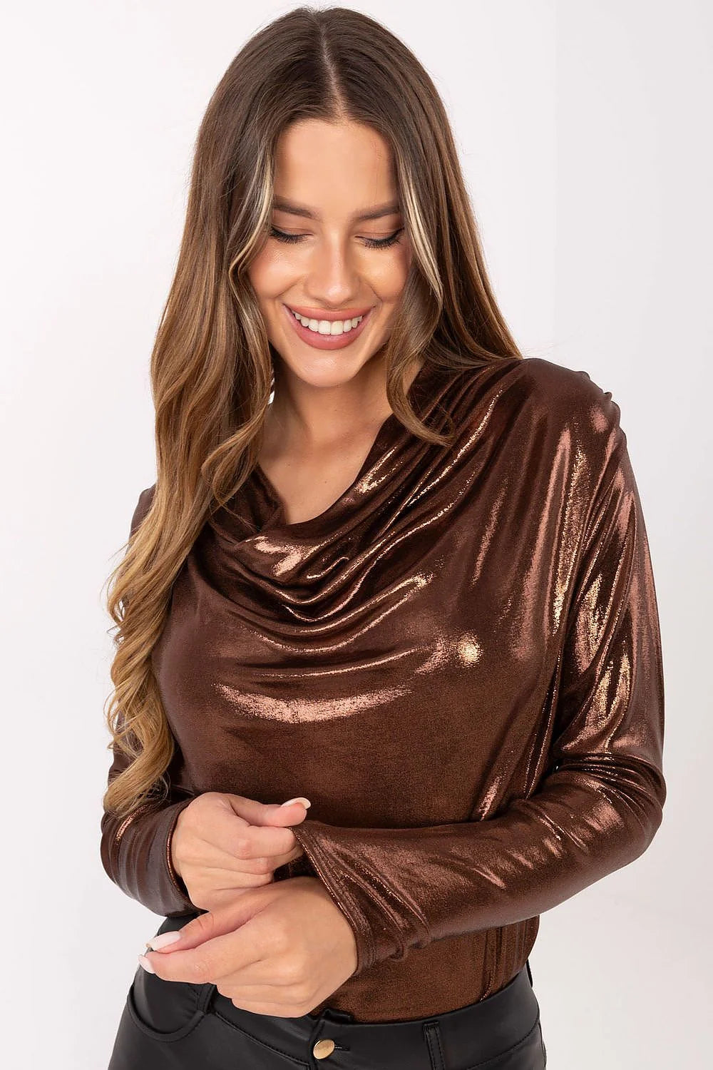chemise femme élégante raffinée manches longues col bénitier drapé lamé métallisé bronze cuivré brillante extensible stretch coupe slim plis décoratifs