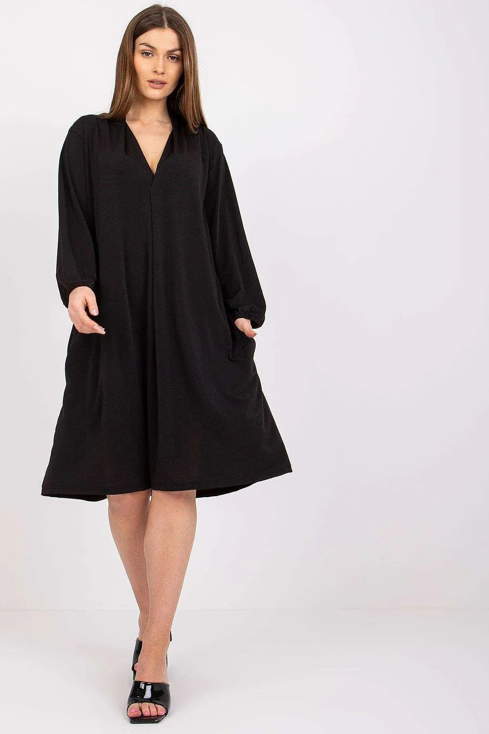 Robe noire fluide polyester élégante décontractée manches longues encolure V mi-mollet pour femmes modernes