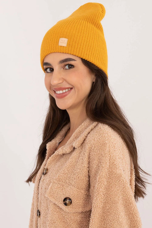 Bonnet et manteau Rue Paris en acrylique et polyester, style casual, couleur moutarde et beige, écusson discret, boutons élégants, mode hivernale
