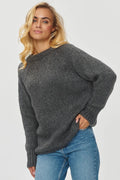 Pull-over ample pour femme Chandail Makadamia gris foncé manches longues encolure ronde tissu tricoté confortable et chaud