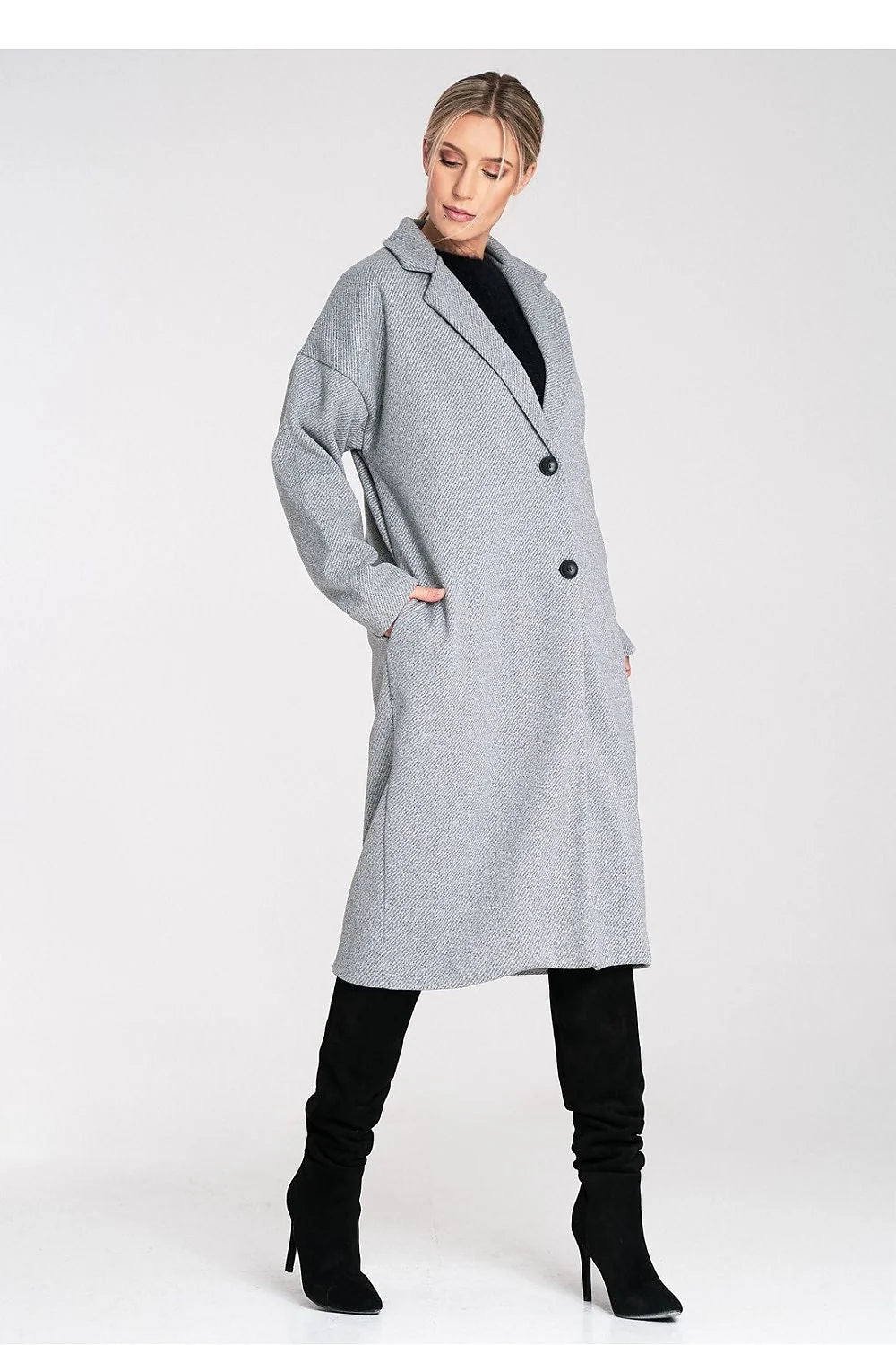 manteau femme long oversize gris clair laine chevrons col tailleur coupe droite minimaliste boutons épaules tombantes poches latérales