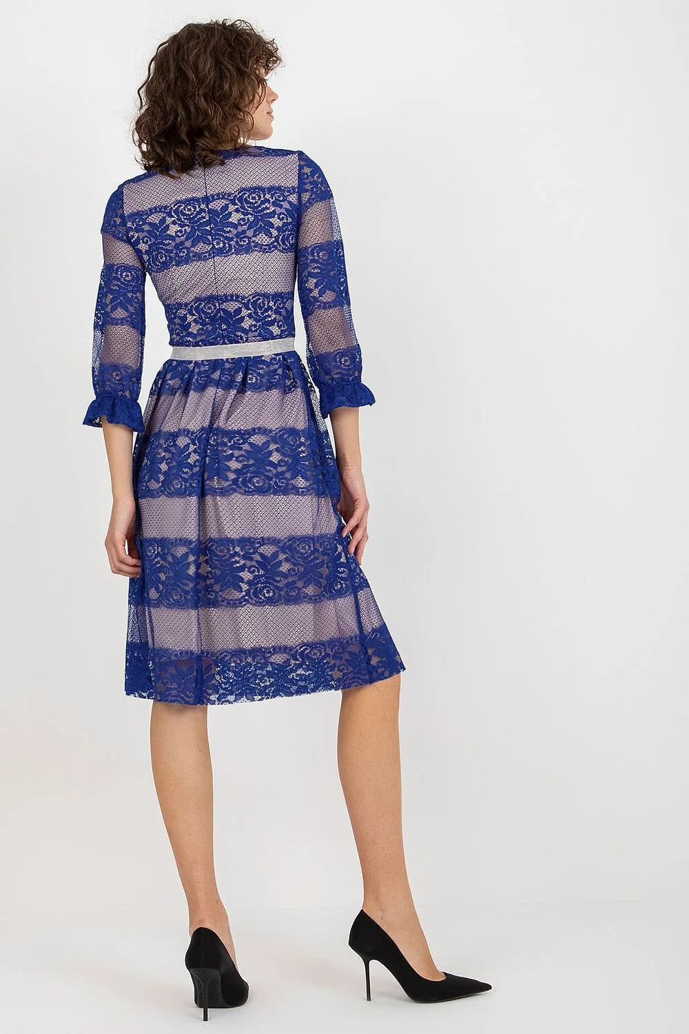 Robe de soirée élégante longueur midi manches 3/4 dentelle bleue ceinture crème taille ajustable femme